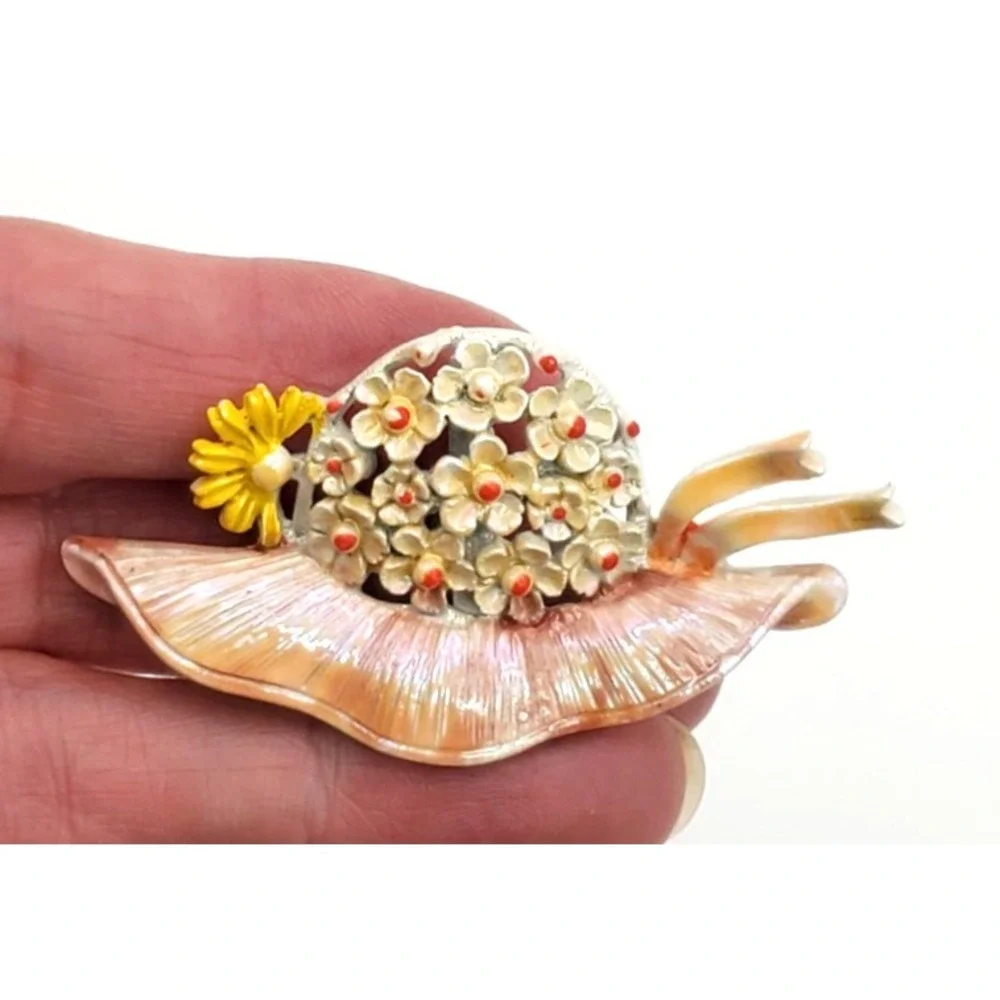 Vintage Beatrix Jewelry Pearlized Enamel Summer Hat w Flowers Brooch Pin